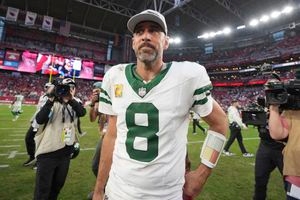 Aaron Rodgers visiting Steelers training facility