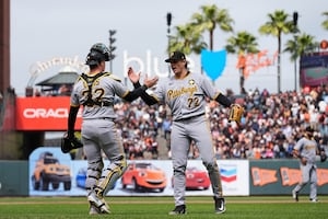 Pirates push winning streak to five, hang on to sweep Giants