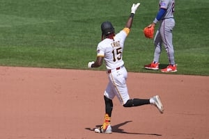 Pirates continue to sizzle, erupt for season-high 12 runs in win over Mets