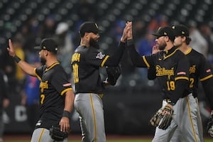 Pirates sparked by 2 homers, blank Mets to avoid sweep