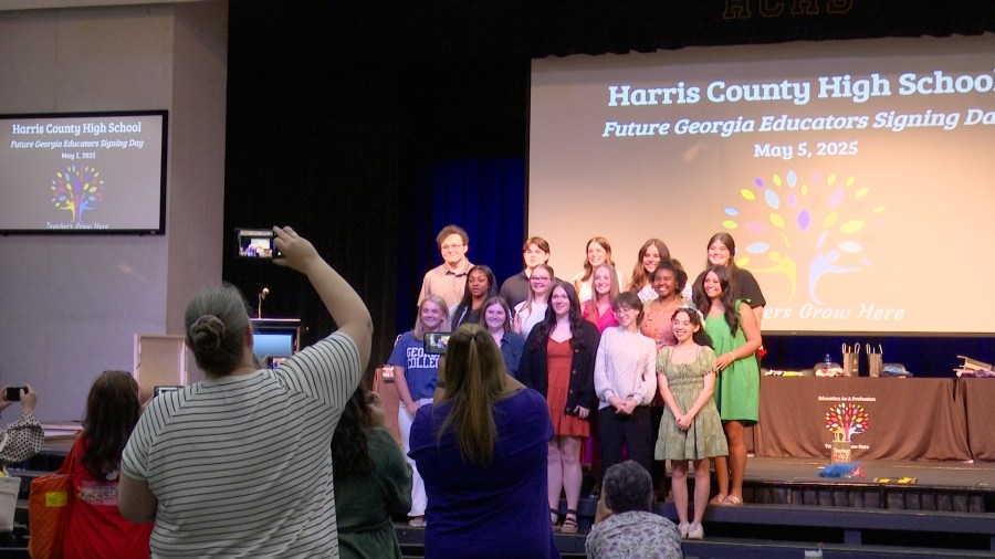 Harris County students sign to become future teachers