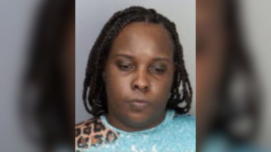 Woman charged with trying to rob bank with bomb threat