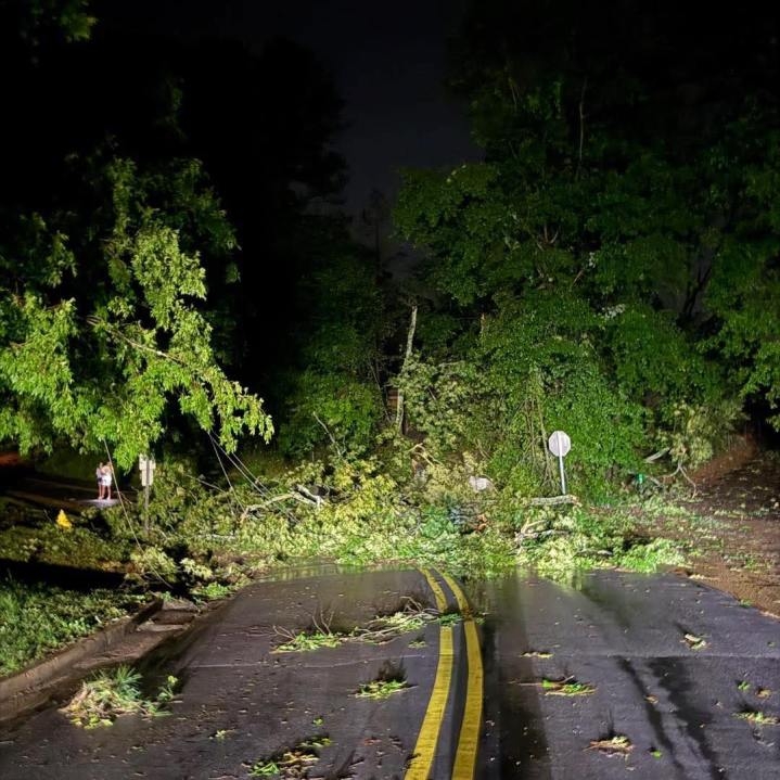 1 killed, hundreds without power after Lafayette County storms