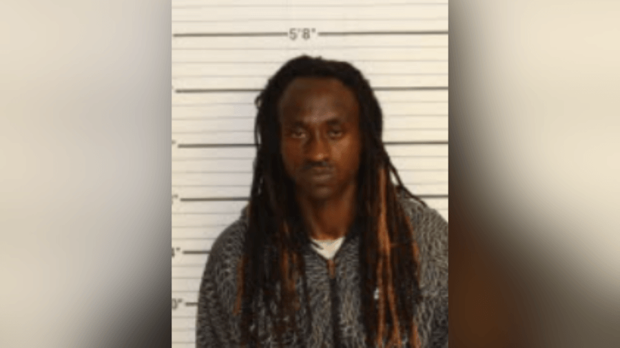 Walgreens staff detain man after alleged phone robbery: MPD
