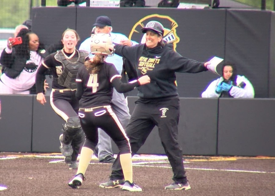 R-H wins title in walkoff; Sutherland, Thomas also raise bricks
