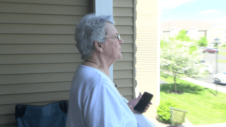 Woman who sings 'God Bless America' every day turns 90