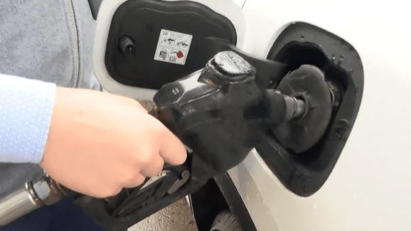 ‘$3 for gas is crazy': Why gas prices differ between pumps, experts weigh in
