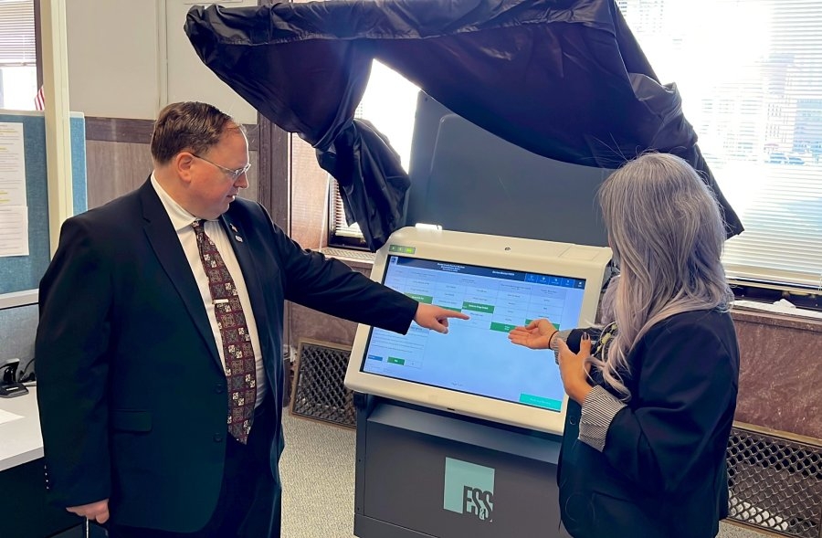 Monroe County introduces new voting machines at polls