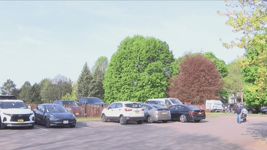 Tally shows even number of opinions for parking at Lilac Festival