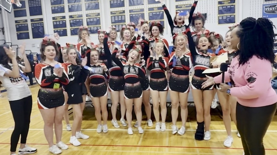 Primetime 585 Spotlight Team: Hilton cheerleading