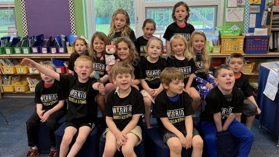 Webster kindergarteners join together to support classmate battling cancer