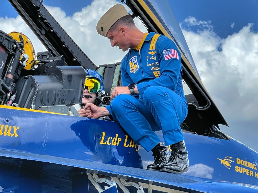 What it's like to sit passenger in a Blue Angel F/A-18 Super Hornet jet