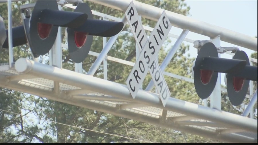 Garden City residents share concerns over children jumping trains