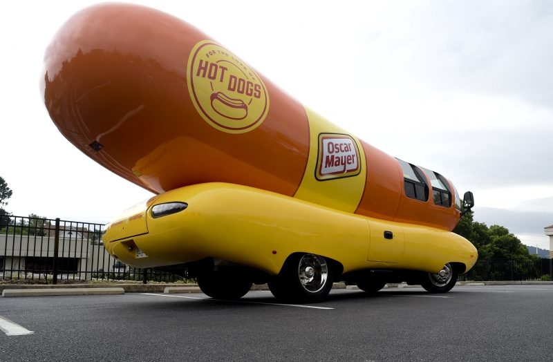 Hot dog! It's the Wienermobile race!