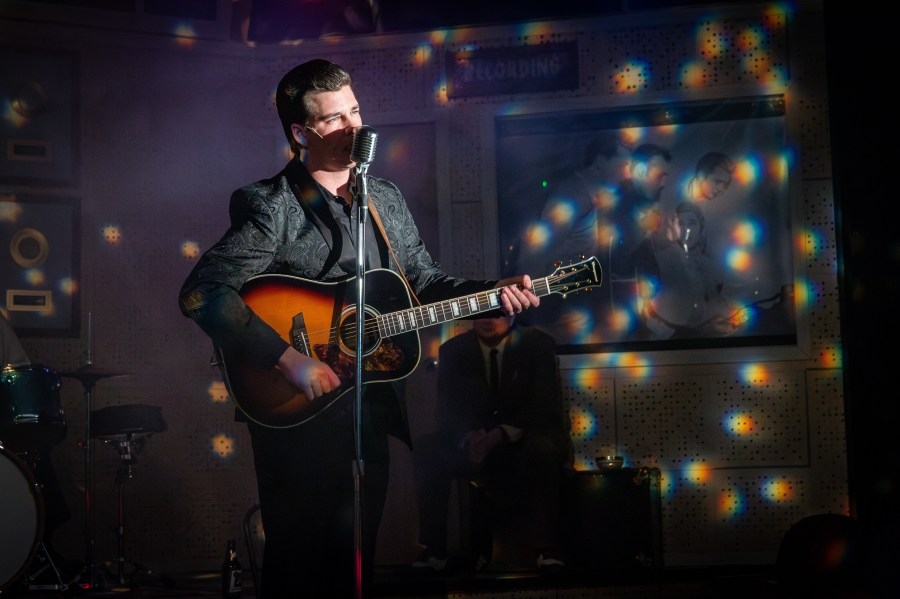 Local actor takes the stage at Historic Savannah Theatre