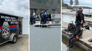 Divers searching for missing 26-year-old on GA lake after boat capsizes