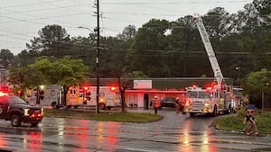 Crews extinguish fire at Riverdale strip mall
