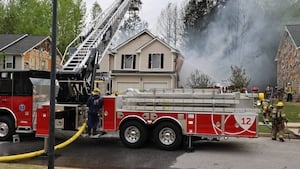 Intense house fire melts vinyl siding of 2 neighboring homes in Gwinnett County