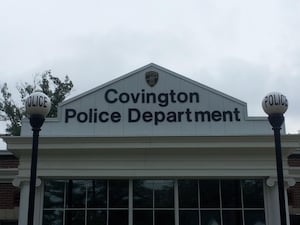 Visiting Texas sheriff's gun discharges in bathroom of Covington fast-food restaurant