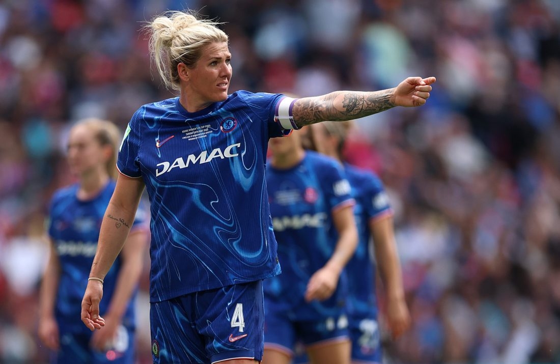Chelsea defender Bright has minor knee surgery