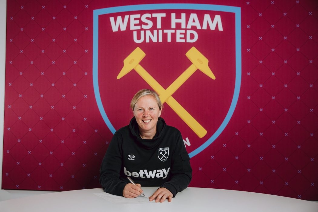 West Ham United boss Skinner signs new one-year deal