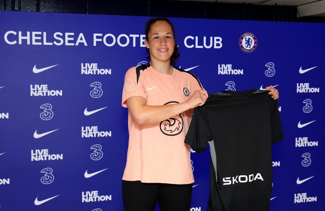 Chelsea sign Swiss international keeper Peng