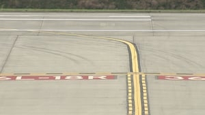9 Investigates: Charlotte Douglas' new runway won't feature Runway Status Lights