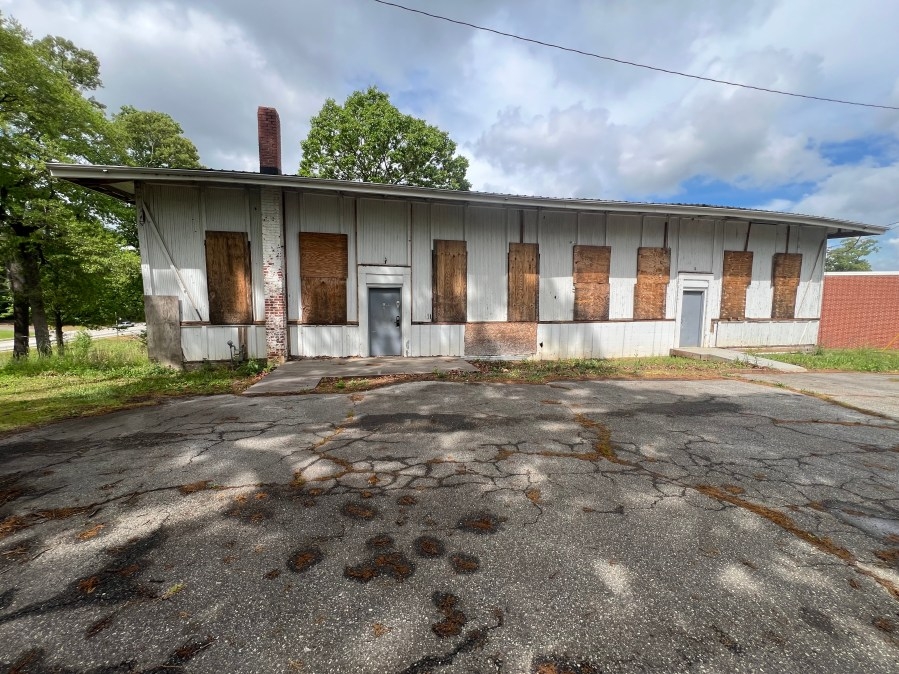Pelzer plans to restore historic community building