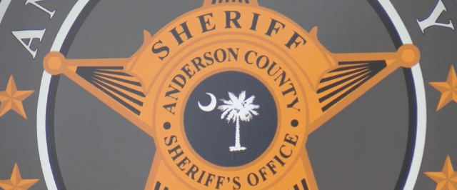 ‘Jumping fences:' Couple accused of scamming Anderson Co. homeowner