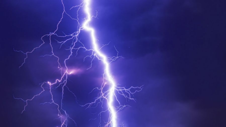 More than 27 thousand power outages reported in the Carolinas