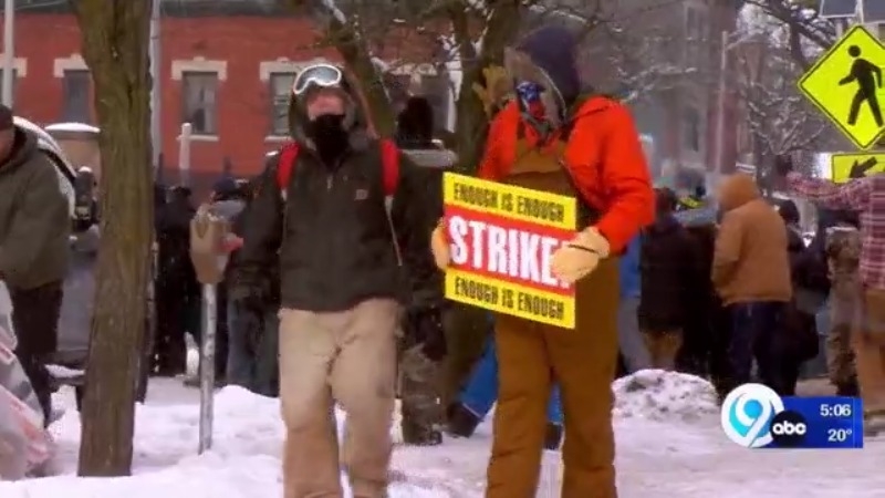 Corrections officers strike for second day: Demanding for safer conditions in prisons