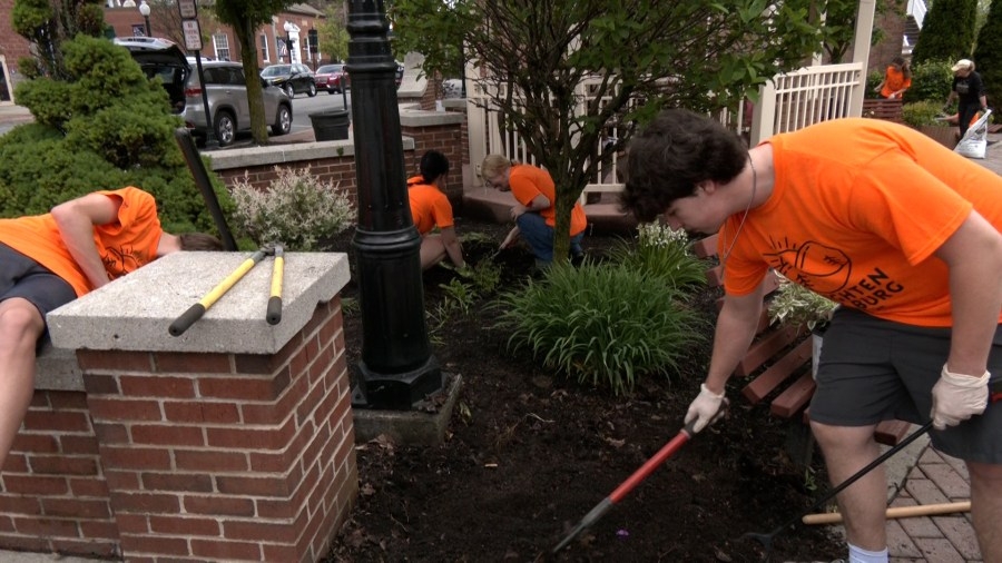 Central Cambria students ‘brighten the ‘burg' through cleanup project