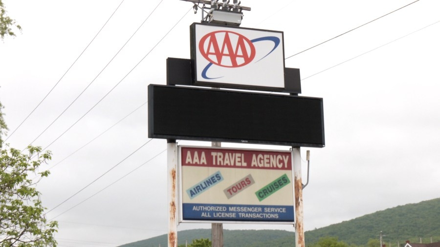 Altoona AAA office celebrates reopening with ribbon cutting, giveaways