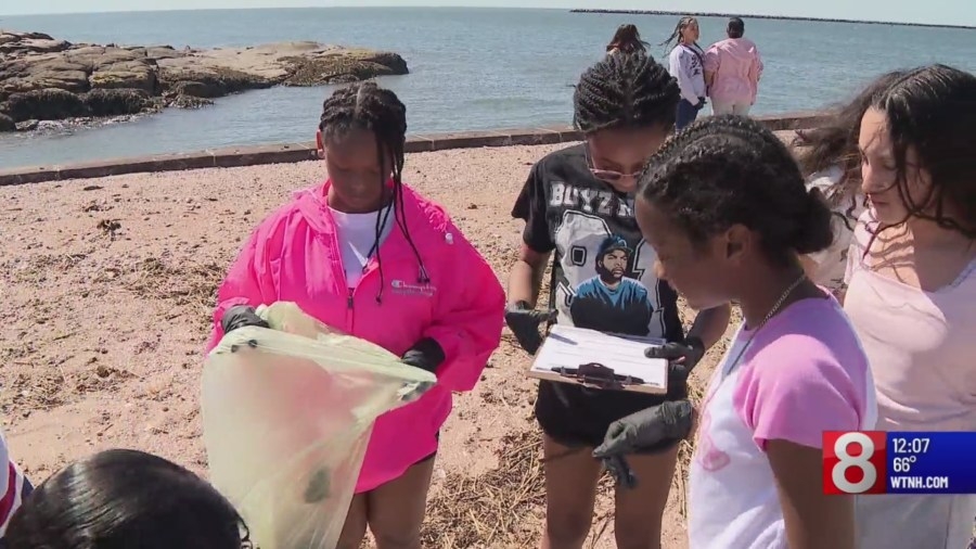New Haven students have animals in mind during Lighthouse Point beach cleanup