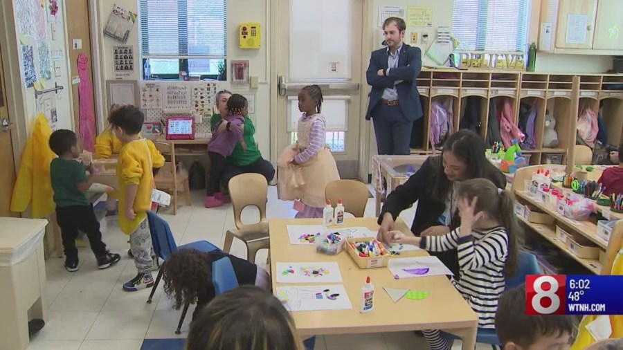 Gov. Lamont promotes $300 million plan for free preschool
