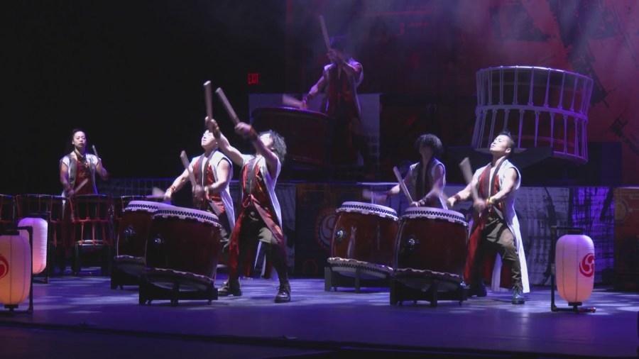 2,000 4th graders attend free Japanese drum show at Coronado Theatre
