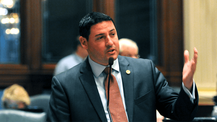 New Illinois bill would lower legal drinking age to 18