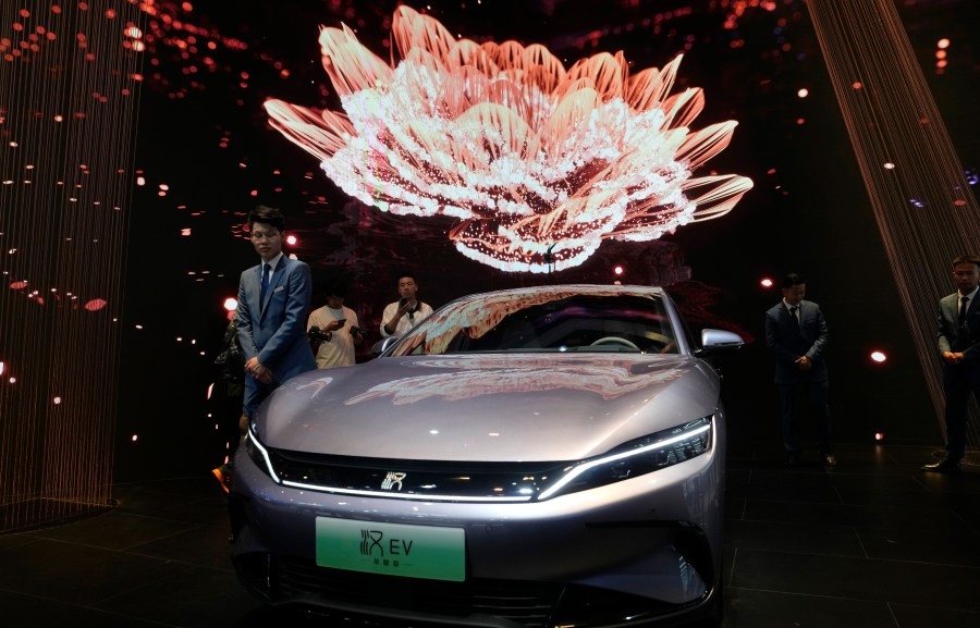 Chinese carmaker BYD unveils 5-minute EV charging