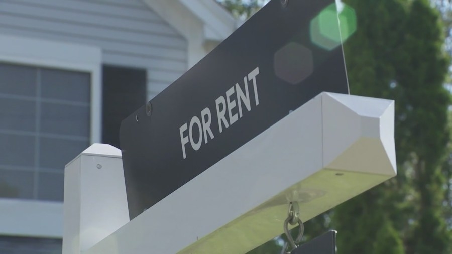Illinois House bill bans move-in fees, but landlords fear higher rents
