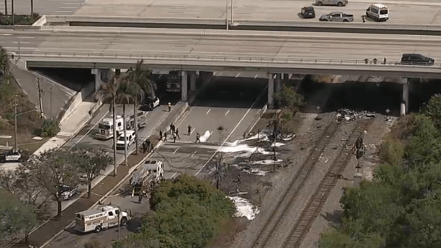 Plane crashes in Florida, killing 3 on board