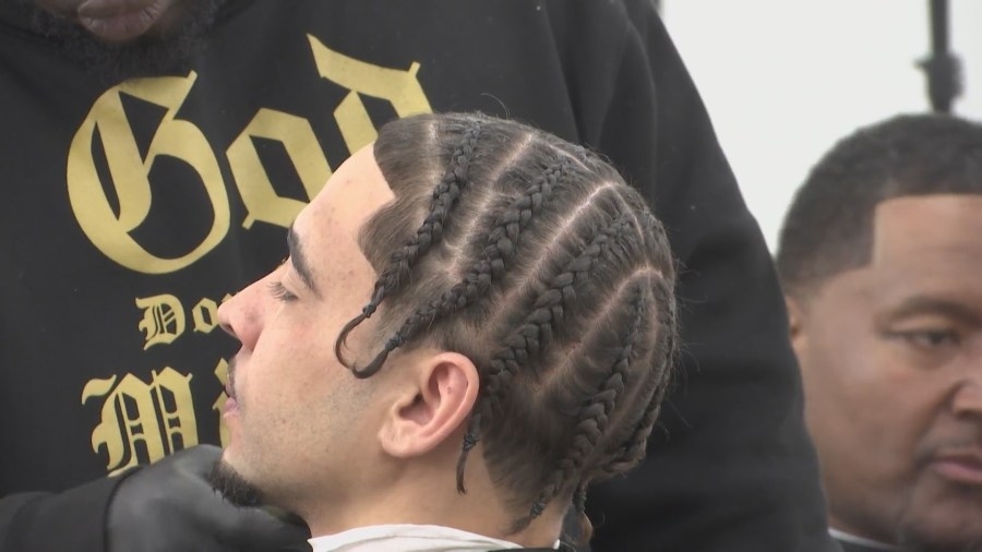 Illinois bill would eliminate licensing for hair braiders, sparking debate