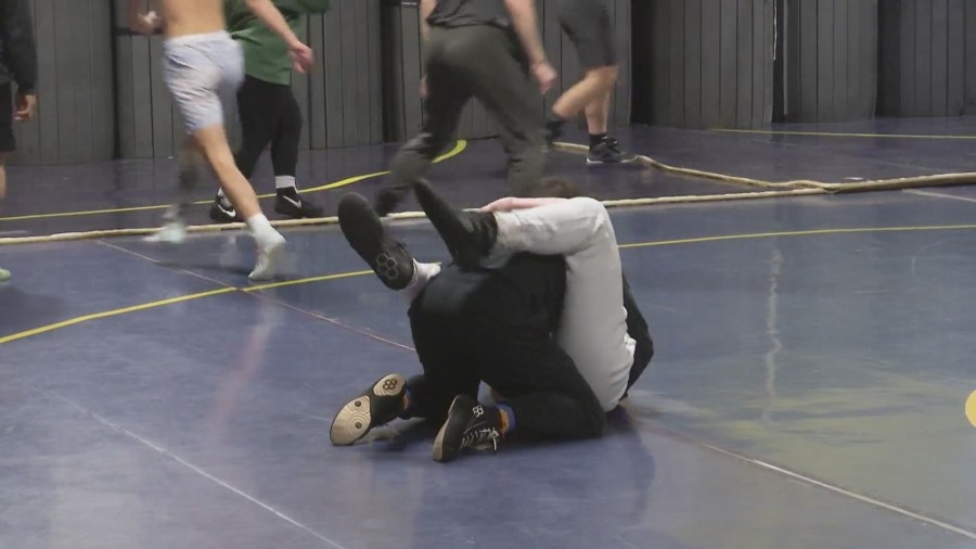 Hononegah ties school record, qualifies nine wrestlers for IHSA individuals state finals
