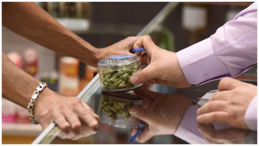 Illinois cannabis sales top $2B, set new record