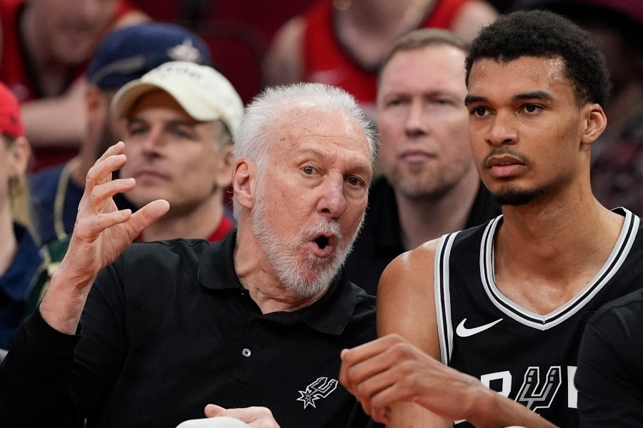 Spurs Coach Gregg Popovich returns home after hospitalization