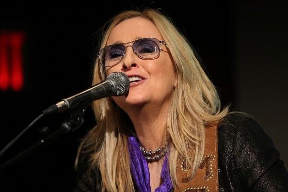 Grammy winner Melissa Etheridge enjoys dinner at Rockford restaurant