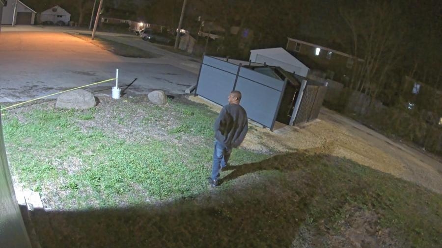 Suspect sought in Rockford bar burglary