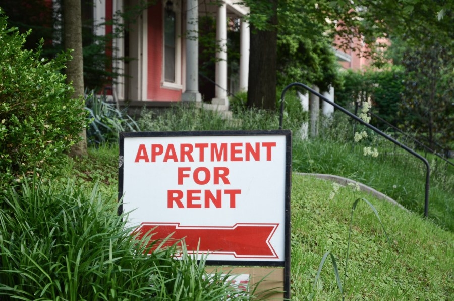 Illinois House passes bill banning move-in fees for renters