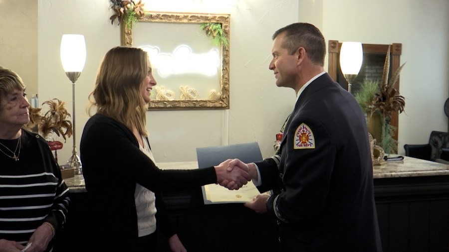 Terre Haute cosmetologist given Lifesaving Award by police and fire department