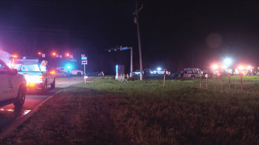 1 dead, 2 injured after police chase ends in Baton Rouge, officials say