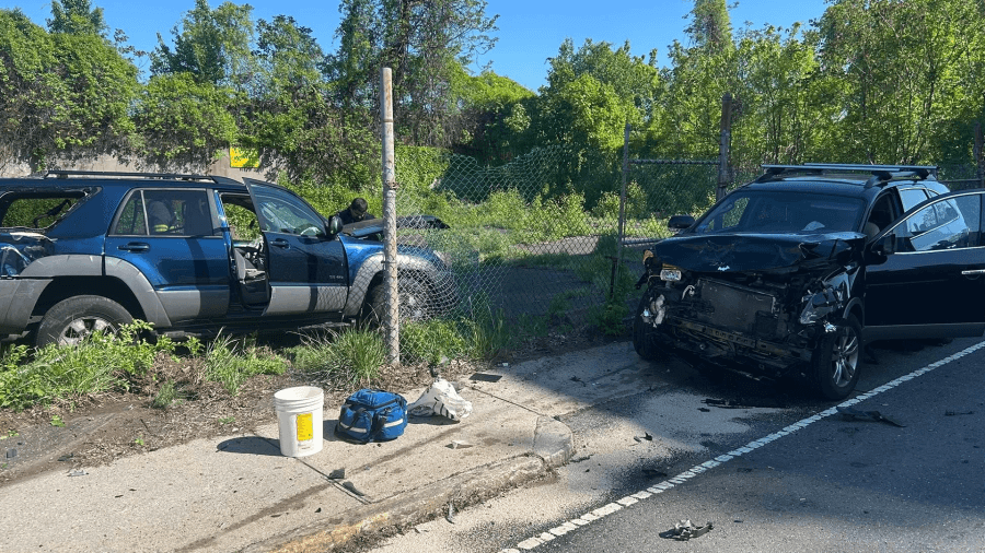 Three injured in multi-vehicle crash on Chestnut Street in Springfield